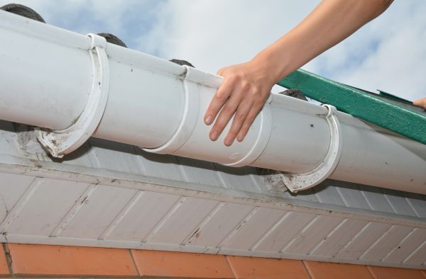 Gutter Reattachment in Jackson