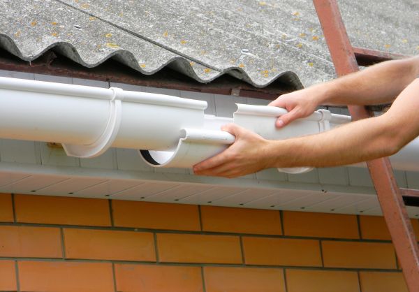 Cost of Gutter Hanging in Jackson